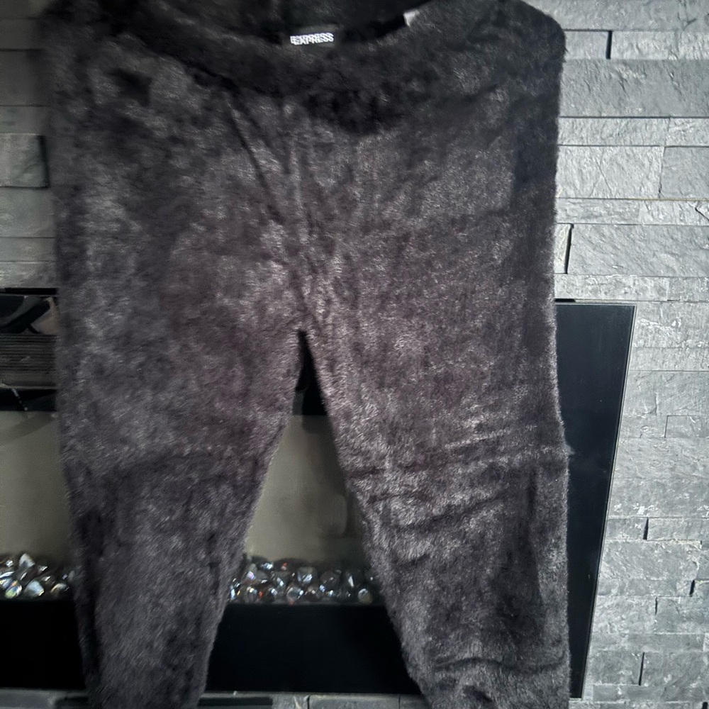 EXPRESS Cozy Black Faux fur joggers medium